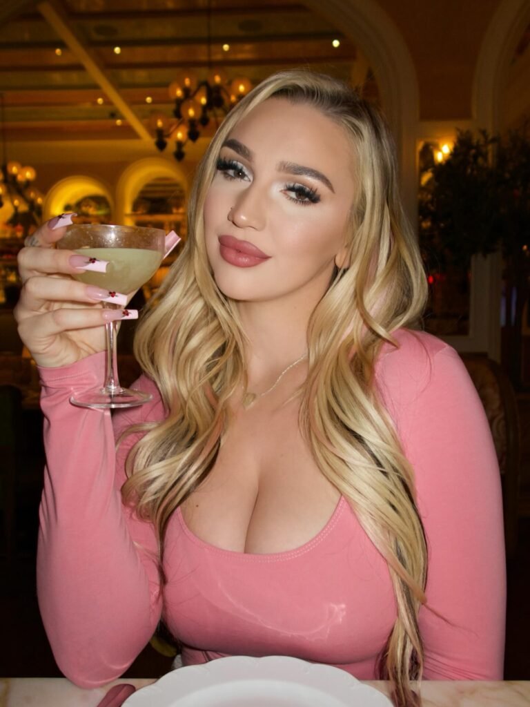Kendra Sunderland: Age, Bio, Height, Net Worth (2026)