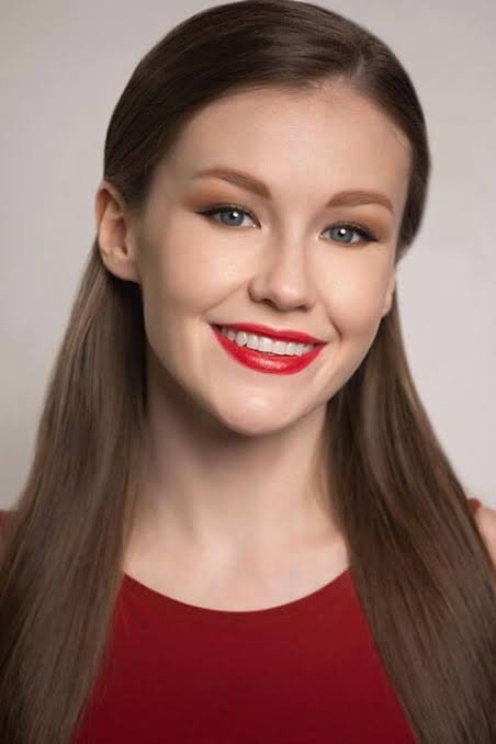 Emily Bloom Biography: Age, Height, Education, Family, Boyfriend and Net Worth